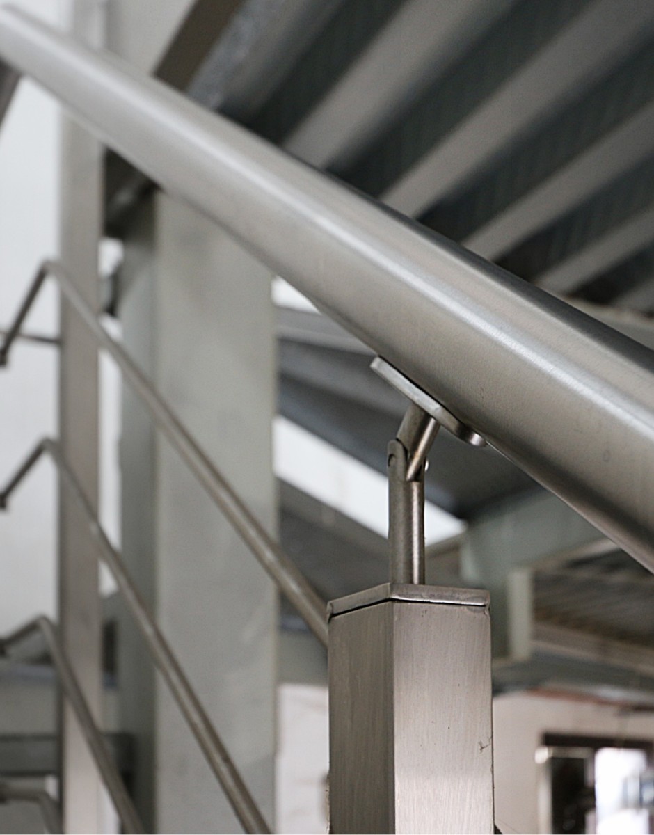 carpenteria metallica specializzata in taglio laser a Arcisate - Vendramini Fernando Srls