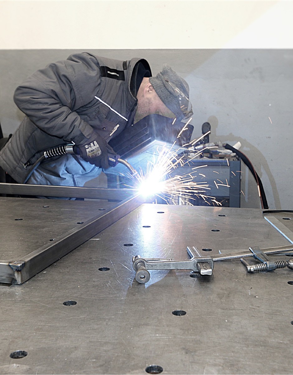 carpenteria metallica specializzata in taglio laser a Tradate - Vendramini Fernando Srls